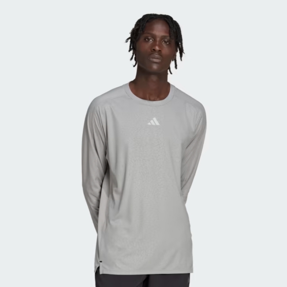 A DURABLE TRAINING TEE MADE WITH RECYCLED MATERIALS.